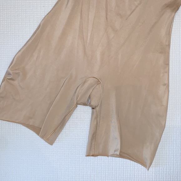 M Spanx Slimplicity Open-Bust Mid-Thigh Bodysuit - Picture 3 of 16